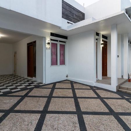 Spacious, White-Villa Belgareti @Kiara Condong Bandung Buitenkant foto