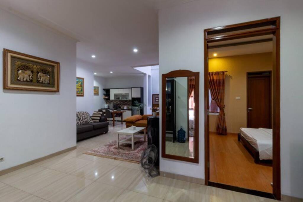 Spacious, White-Villa Belgareti @Kiara Condong Bandung Buitenkant foto