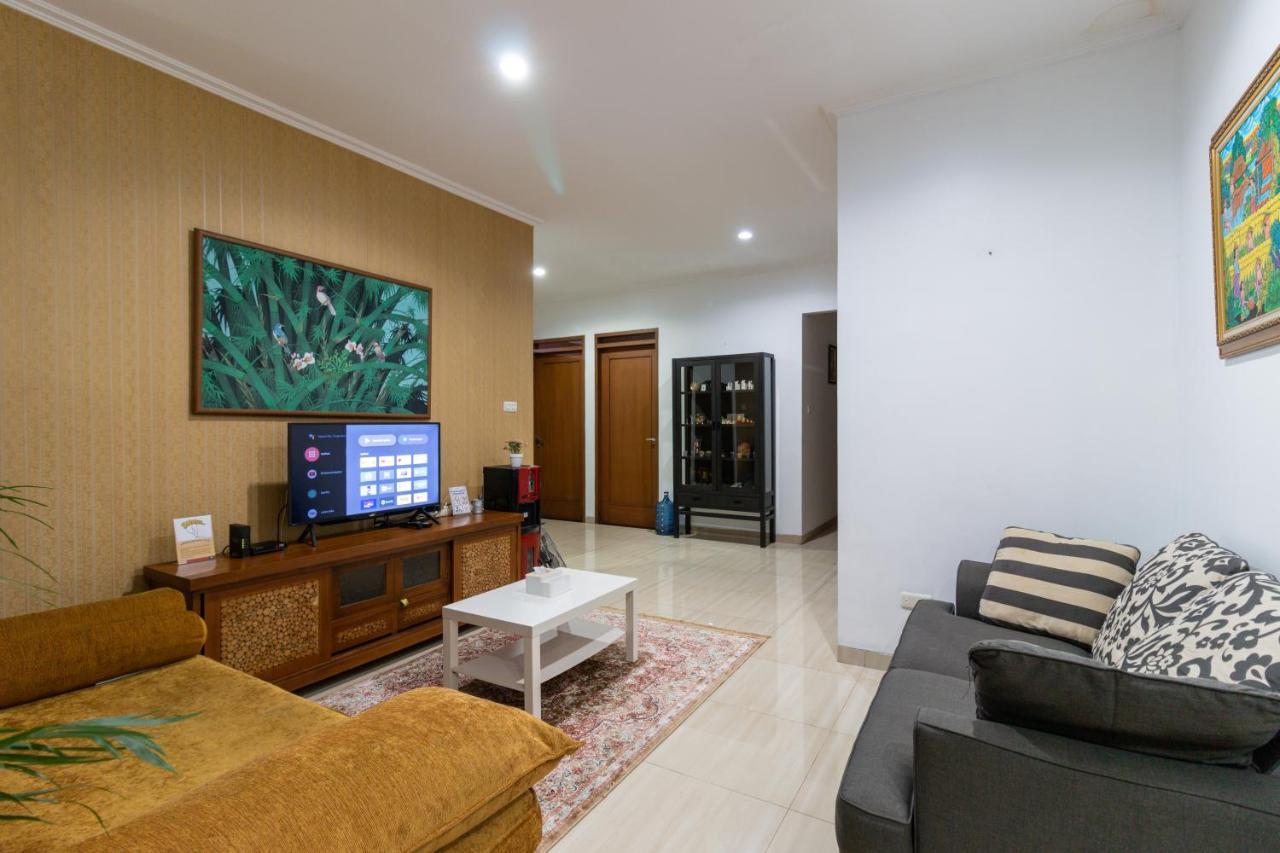 Spacious, White-Villa Belgareti @Kiara Condong Bandung Buitenkant foto