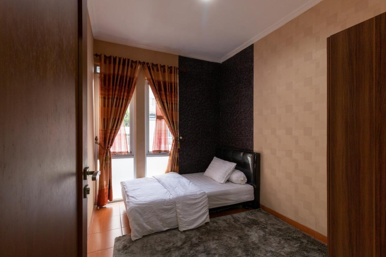 Spacious, White-Villa Belgareti @Kiara Condong Bandung Buitenkant foto
