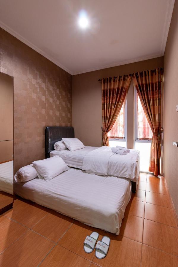 Spacious, White-Villa Belgareti @Kiara Condong Bandung Buitenkant foto