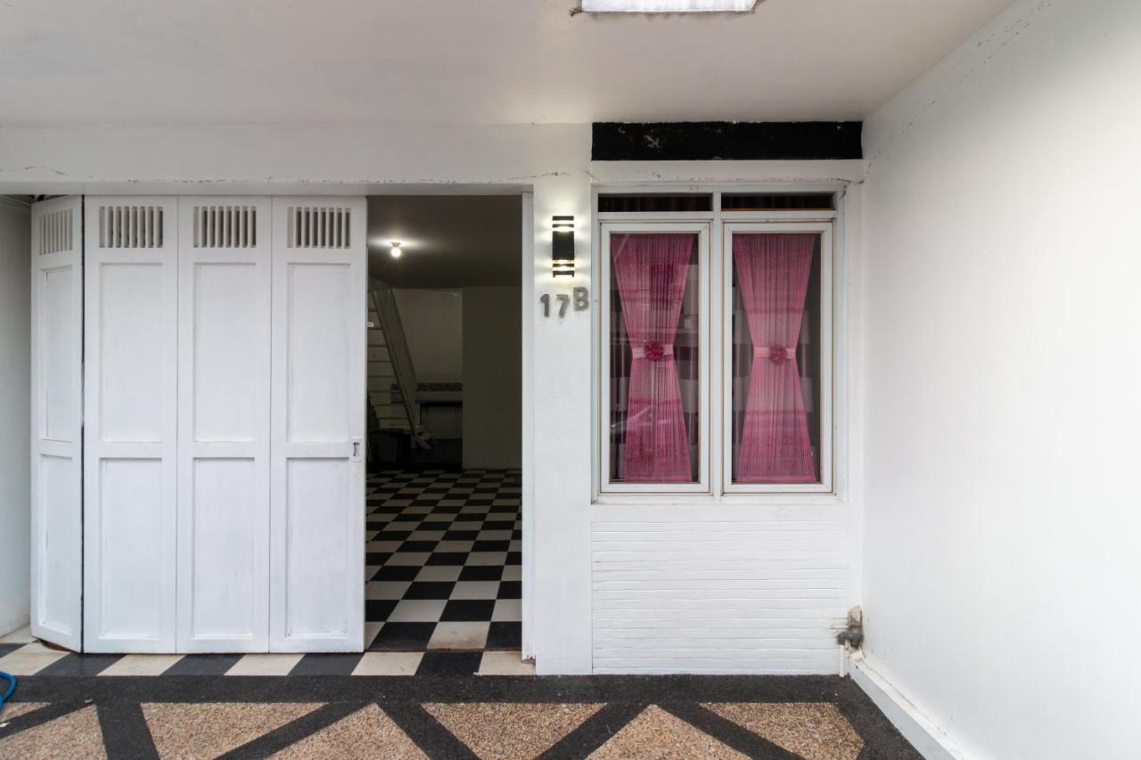 Spacious, White-Villa Belgareti @Kiara Condong Bandung Buitenkant foto