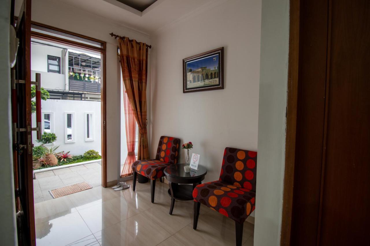 Spacious, White-Villa Belgareti @Kiara Condong Bandung Buitenkant foto